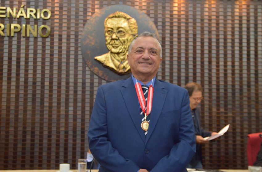  Marialvo Laureano é homenageado com Medalha Cunha Pedrosa pelo TCE-PB