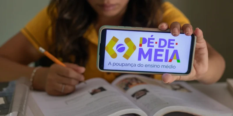  Pé-de-Meia: estudantes do ensino médio começam a receber incentivo de matrícula nesta segunda-feira (23)