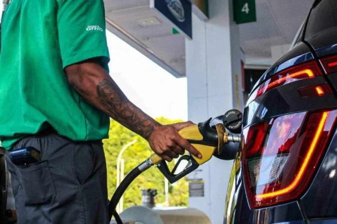  Petrobras limita venda extra de diesel a distribuidoras em meio a forte defasagem de preços e tensão no mercado
