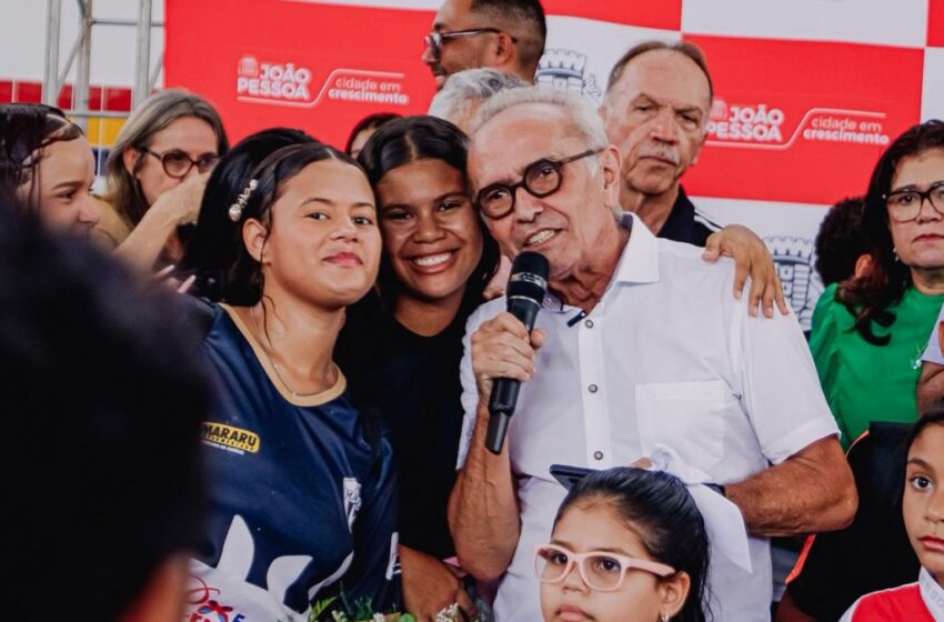  Cícero Lucena entrega Escola Afonso Pereira com novas salas, tecnologia e kits esportivos para alunos