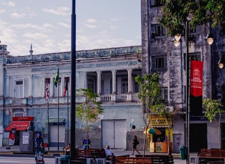  Cícero Lucena entrega revitalização do Ponto de Cem Réis e da Duque de Caxias, ampliando ações no Centro Histórico