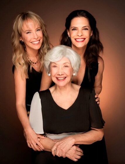  As atrizes Helena Ranaldi, Fernanda Nobre e Ana Rosa apresentam o espetáculo “Três Mulheres Altas” no Teatro Paulo Pontes