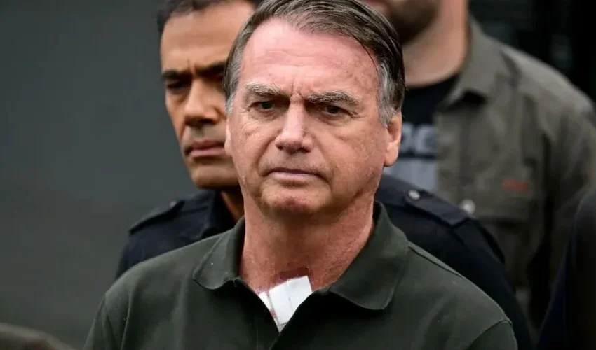  Jair Bolsonaro recebe alta nesta sexta-feira (27) após duas semanas internado com broncopneumonia