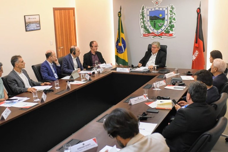  João Azevêdo recebe comitiva do Banco Mundial e apresenta projetos da Paraíba em segurança hídrica ao novo diretor da instituição para América Latina e Caribe