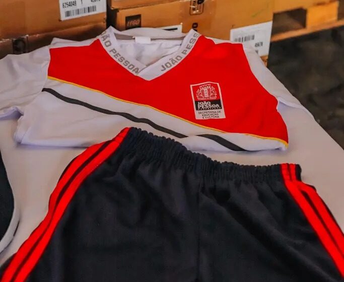  Promotoria recomenda entrega imediata de uniformes escolares e proíbe restrições a alunos sem farda em João Pessoa