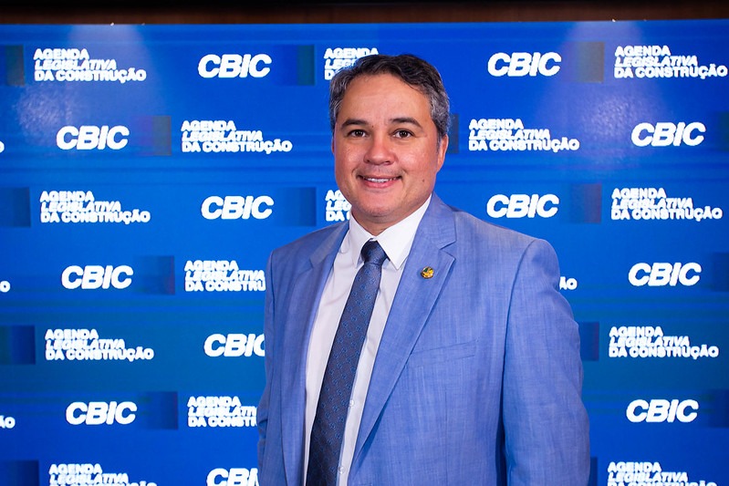  Efraim Filho recebe convite para presidir o PL na Paraíba e pode deixar o União Brasil