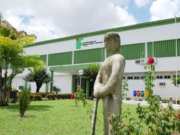  Polícia Federal realiza operação contra ameaças a servidores do IFPB em João Pessoa