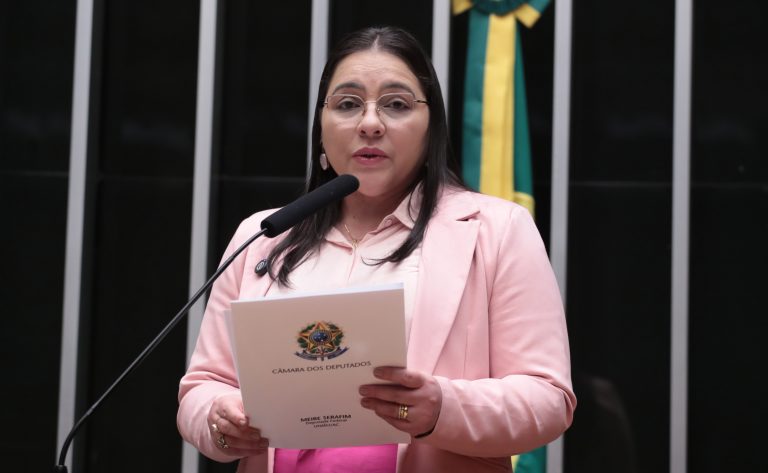  Comissão aprova projeto que define maus-tratos na lei de proteção à criança e ao adolescente