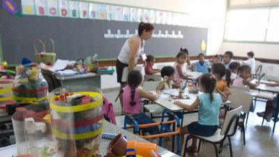  Publicada lei que obriga escolas públicas a terem biblioteca, laboratórios e quadra coberta; portaria trata de combate à violência contra meninas