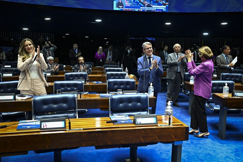  Senado aprova aumento da licença-paternidade de 5 para 20 dias