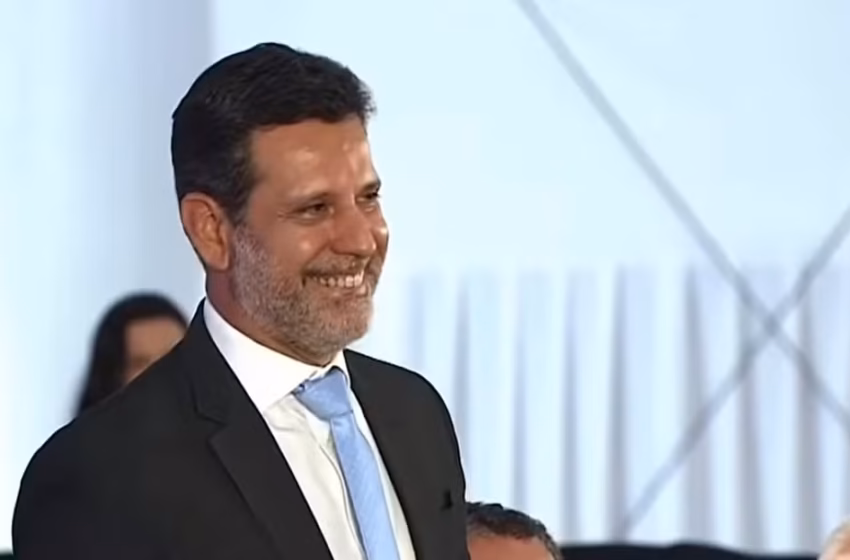  Lula anuncia troca no MEC: Barchini assume o lugar de Camilo Santana