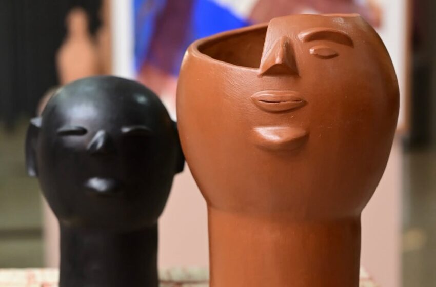  Arte de Mestra Cida Lima integra cenografia de Três Graças e reforça presença da argila nordestina na teledramaturgia