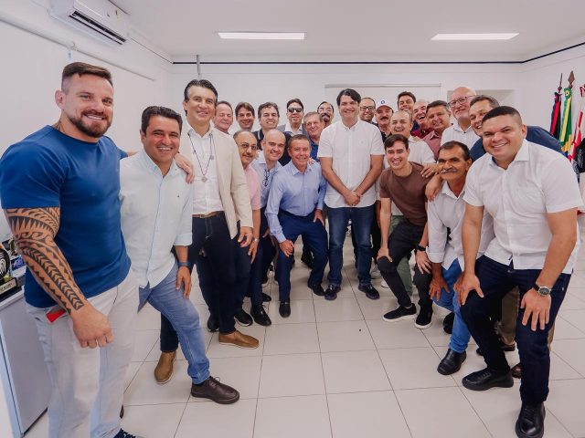  Em reunião com vereadores, Leo Bezerra fortalece diálogo entre Executivo e Legislativo