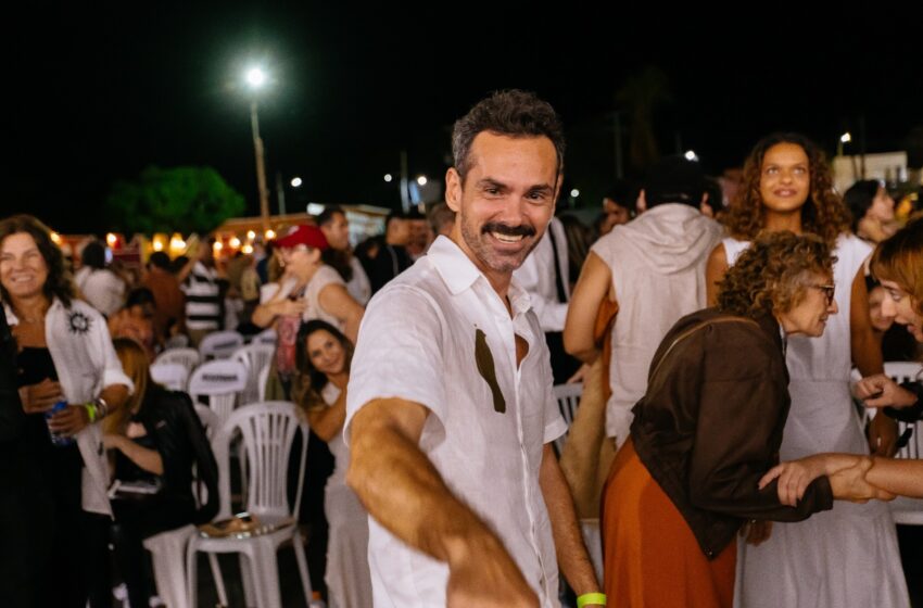  Daniel Porpino celebra pré-estreia de Cangaço Novo em Cabaceiras