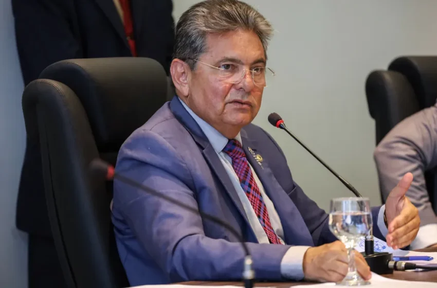  Em coletiva, Adriano Galdino destaca Wilson Filho como possível nome para a presidência da Assembleia Legislativa da Paraíba