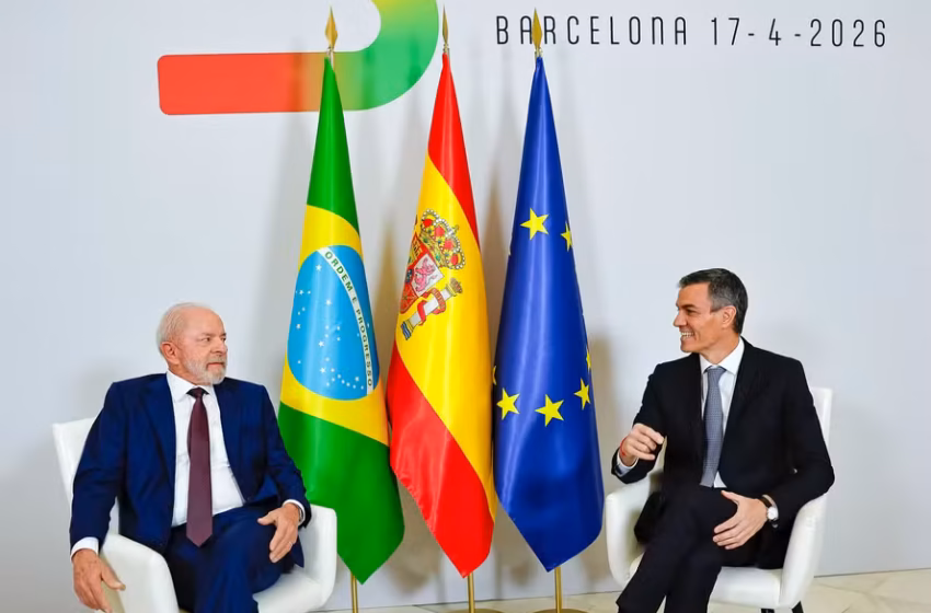 Lula começa a viagem pela Europa e é recebido por Sánchez na Espanha