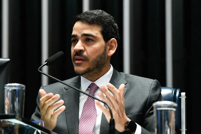  Messias critica fala de Flávio Bolsonaro e defende função do processo penal