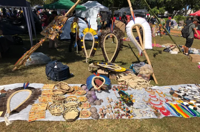  Arte indígena ganha espaço no Acampamento Terra Livre e reforça luta por direitos e preservação cultural