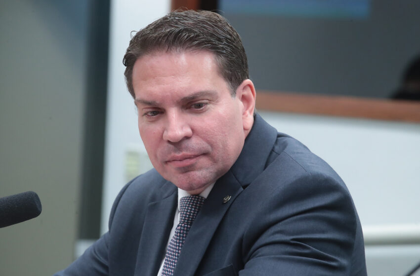  ICE prende nos EUA ex-deputado Alexandre Ramagem, condenado por tentativa de golpe
