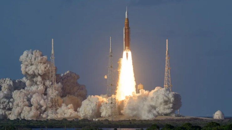  Artemis II parte rumo à órbita lunar e marca retorno humano ao espaço profundo após mais de 50 anos