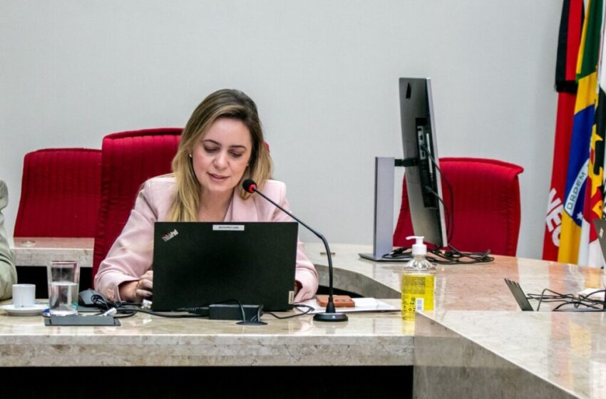  Conselheira do TCE-PB tomou posse sob acusação de ter sido ‘funcionária fantasma’; revela MP