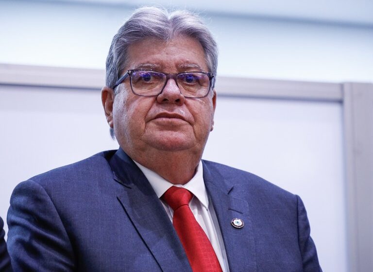  “Ele deve à Justiça”, diz João Azevêdo ao rebater declarações de Ricardo Coutinho