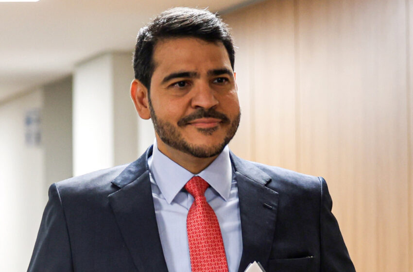 Comissão do Senado aprova indicação de Jorge Messias ao STF