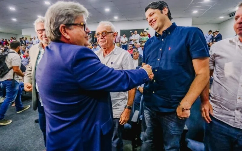  Leo Bezerra diz que manterá diálogo com João Azevêdo e evita definição antecipada sobre apoio ao Senado Federal