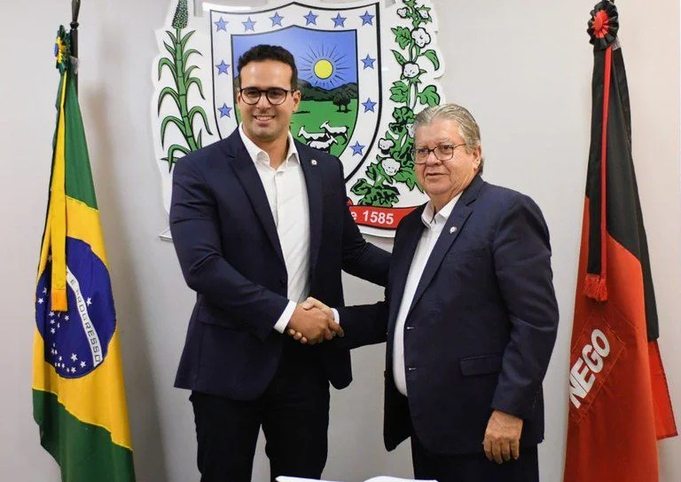  João Azevêdo transmite o cargo de governador para Lucas Ribeiro nesta quinta-feira (02)