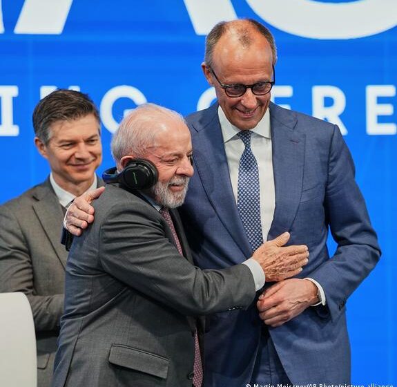  Lula critica barreiras ambientais da UE e destaca protagonismo do biocombustível brasileiro em evento na Alemanha