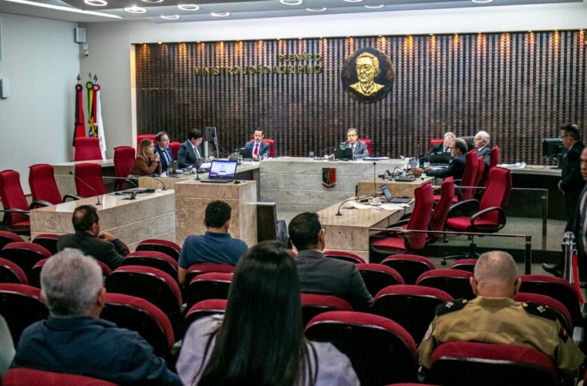  TCE rejeita contas da Prefeitura de Lucena referentes a 2022 por “irregularidades insanáveis”; e aprova de outras cinco prefeituras