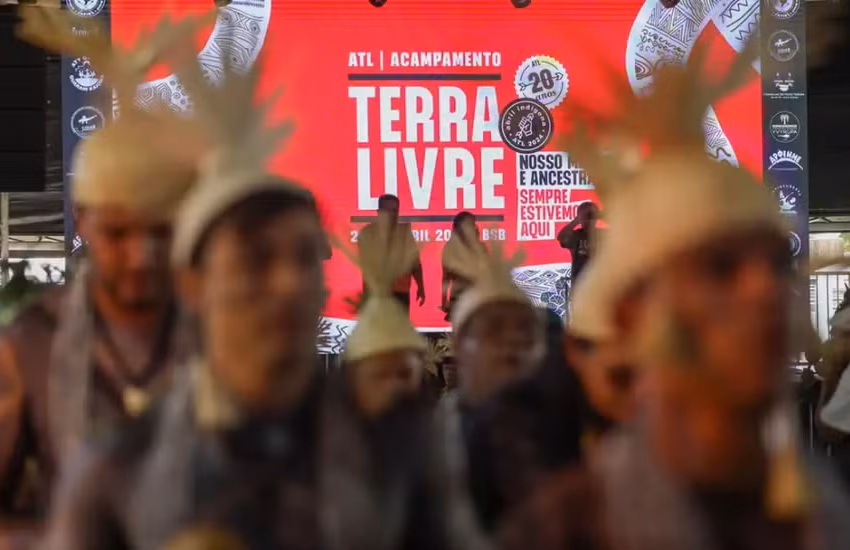  Povos Indígenas pressionam governo Lula por avanço nas demarcações durante Acampamento Terra Livre
