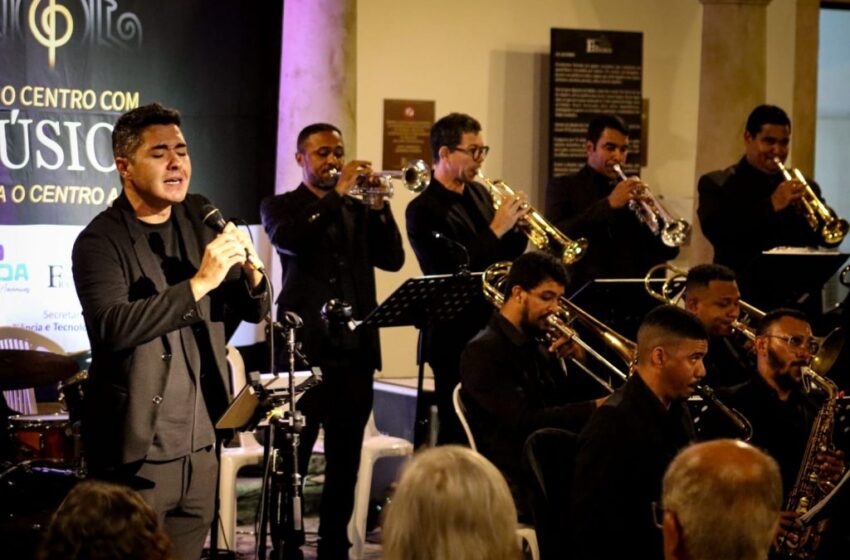  Túlio Melo e Big Band Rubacão Jazz revisitam clássicos de Elvis Presley e boleros em apresentação especial