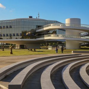  Estação Cabo Branco recebe exposição de artista francesa que percorre imagens, memórias e espiritualidades