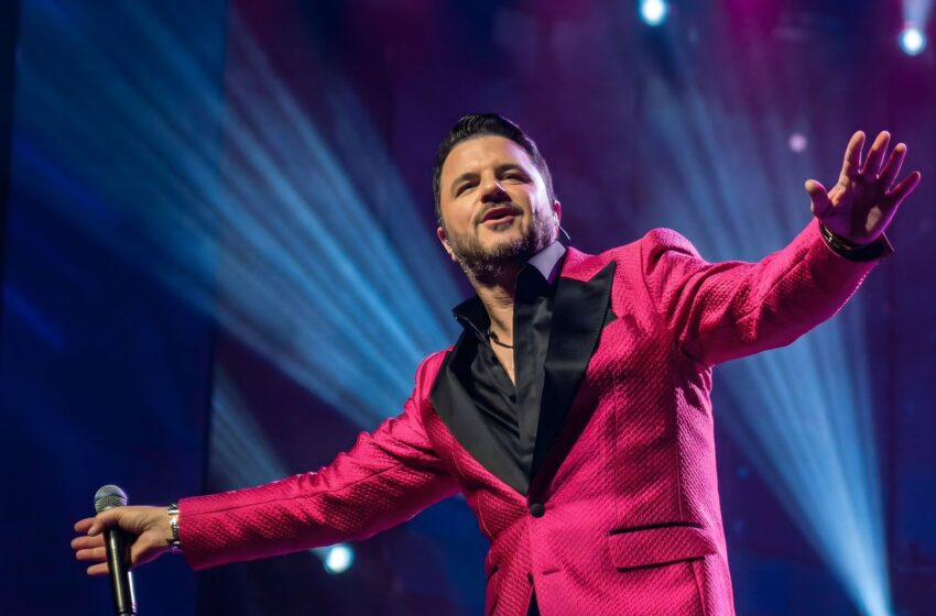  Maurício Manieri celebra sua história e anuncia nova tour “Inesquecível”
