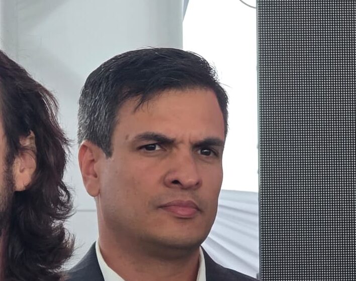  Diogo Cunha Lima surge em posse de Léo Bezerra e se coloca à disposição do grupo para definição de cargo; ele é cotado para ser vice de Cicero