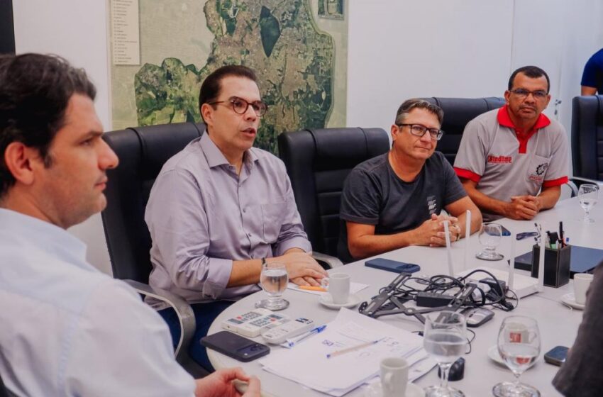  Leo Bezerra reúne Emlur, sindicato e empresas de limpeza urbana para garantir serviços de qualidade para a população