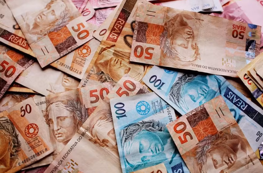  Governo propõe salário mínimo de R$ 1.717 na LDO de 2027 enviada ao Congresso