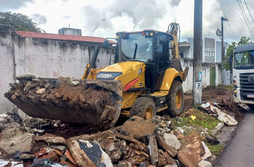  Força-tarefa mantém ações de limpeza em Mangabeira e Emlur executa serviços de conservação em diversos bairros da Capital