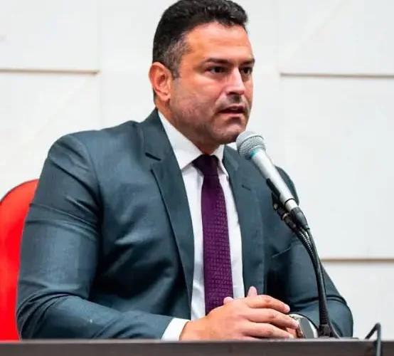  Rougger Guerra secretário envolvido na operação de hoje, da PF, coloca o cargo a disposição do Preceito Léo Bezerra, e se diz inocente; Entenda