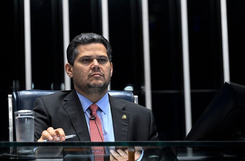  Em nota, Davi afirma que não negociou aprovação de Jorge Messias