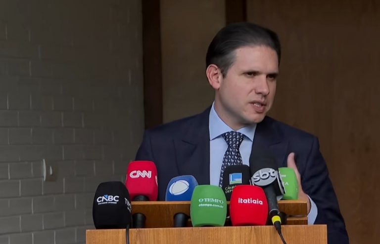  Fim da escala 6×1: Hugo Motta prioriza redução da jornada com salário mantido