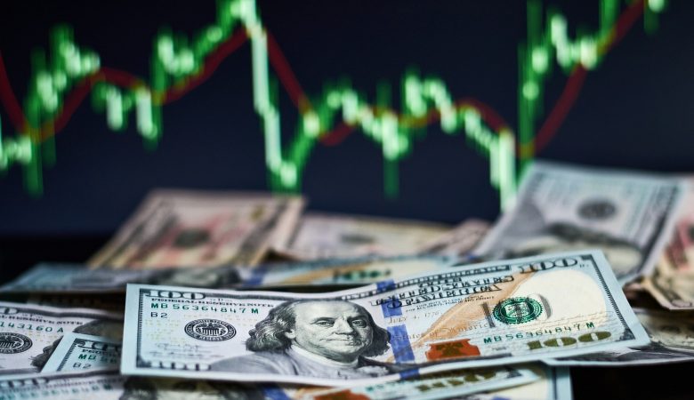  Chegou o dia em que o dólar realmente abandonou a casa dos R$5; Entenda