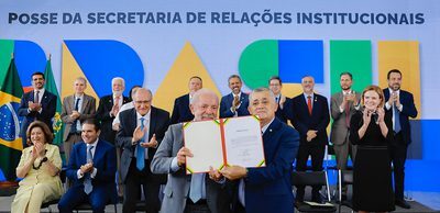  Lula dá posse a José Guimarães na Secretaria de Relações Institucionais e reforça articulação com o Congresso