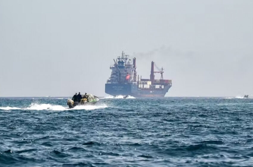  Irã cria órgão para controlar Estreito de Ormuz e cobrar pedágio de navios