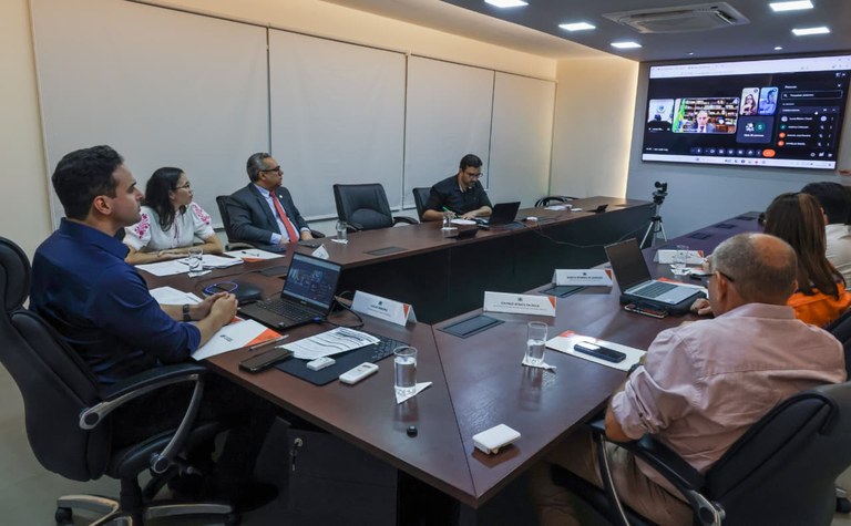  Lucas Ribeiro anuncia R$ 17,7 milhões extras para cidades afetadas pelas chuvas após reunião com prefeitos