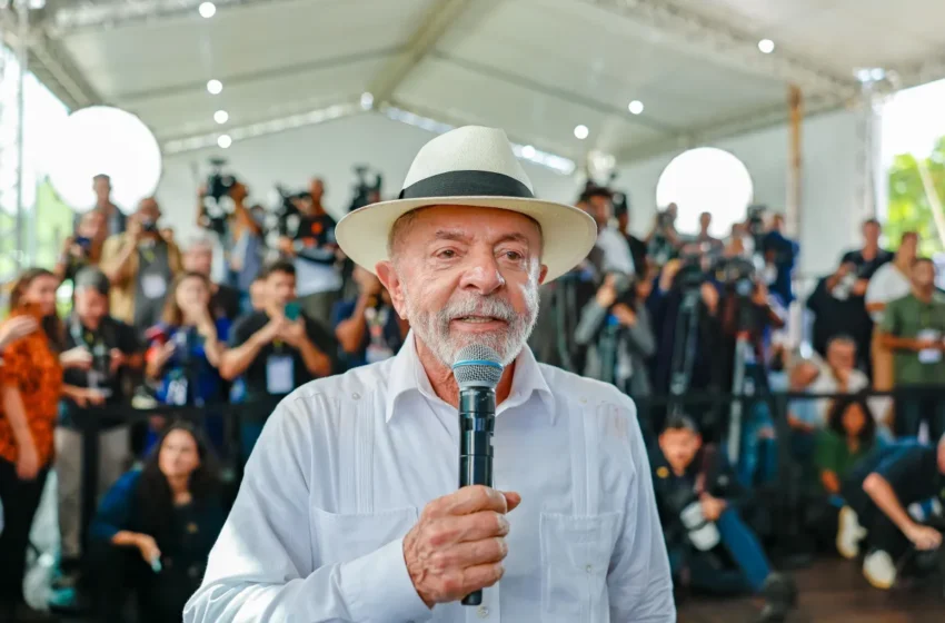  Lula volta a defender Jorge Messias para vaga no Supremo