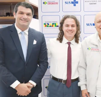  Léo Bezerra reconhece ajuda de Veneziano, mas evita antecipar apoio para 2026