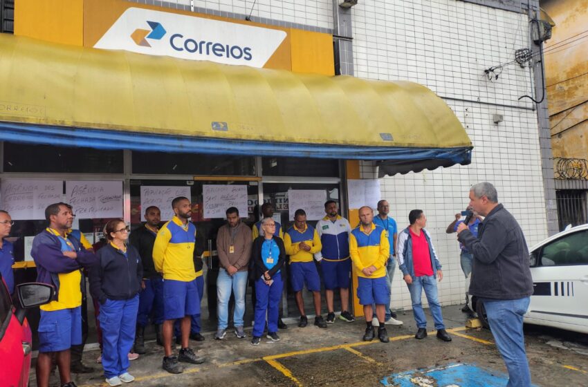  Trabalhadores dos Correios realizam ato em João Pessoa contra reestruturação da estatal