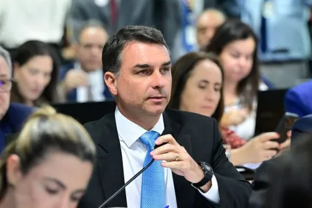  Congresso registra sete pedidos de CPI sobre caso Banco Master após repercussão de áudio de Flávio Bolsonaro
